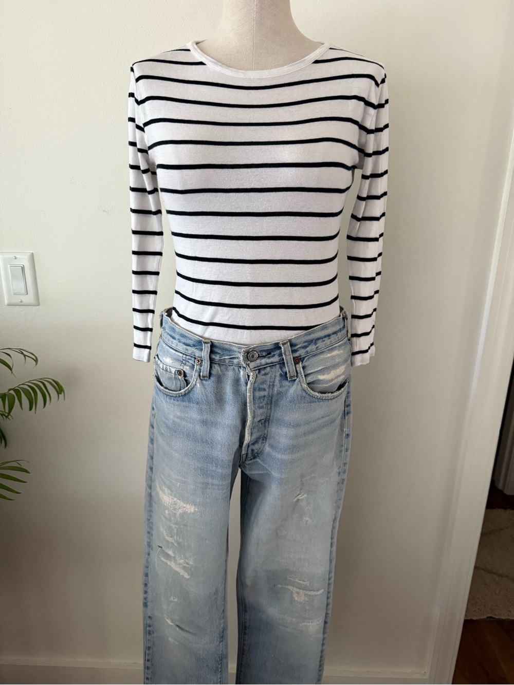 VINCE size large Striped Long Sleeve Tee in White and Black